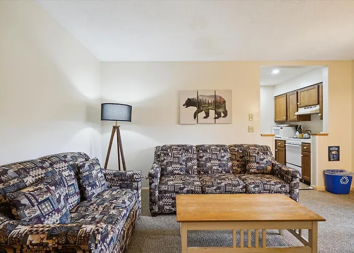 102 Cedarbrook One Bedroom Queen Suite
