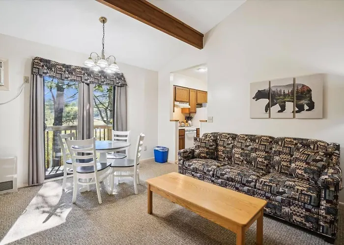 103 Cedarbrook One Bedroom Queen Suite